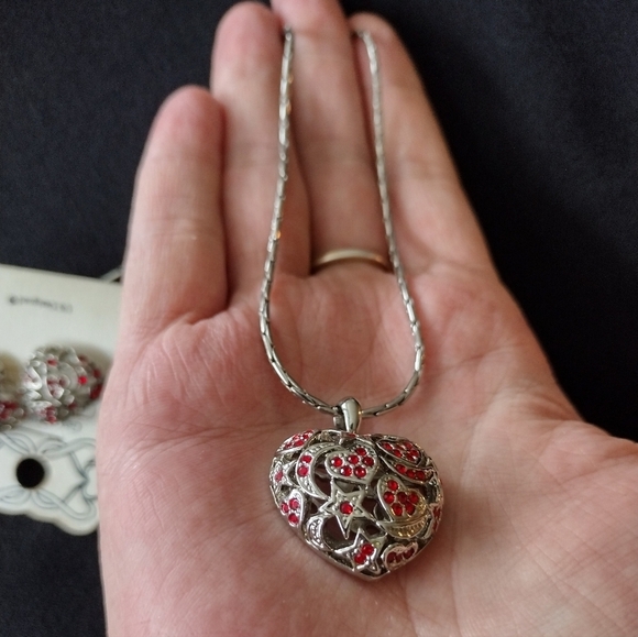 Silver and Glass Red Heart Pendant Necklace and Earring Set NWT - Picture 6 of 12